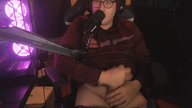 Snapshot of chicostick413 chatting on November 2025 03:38:01 AM chicostick413 online show from November 2025 03:38:01 AM