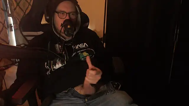 chicostick413 online show from April 2026 12:35:02 PM