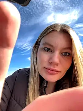 Snapshot of justmila chatting on October 2025 10:38:01 AM justmila online show from October 2025 10:38:01 AM