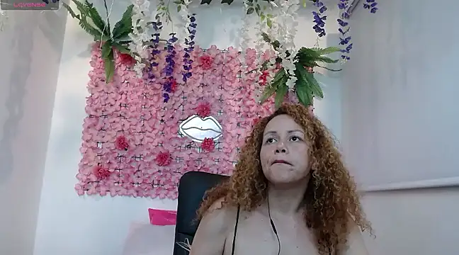 Snapshot of BLONDE_SEXYHOT chatting on February 2025 03:07:01 AM BLONDE SEXYHOT online show from February 2025 03:07:01 AM