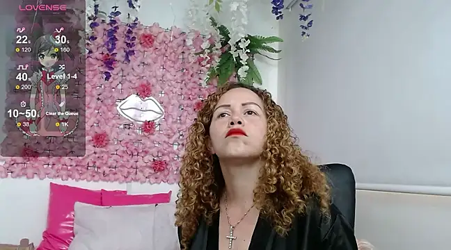 Snapshot of BLONDE_SEXYHOT chatting on February 2025 06:02:02 PM BLONDE SEXYHOT online show from February 2025 06:02:02 PM