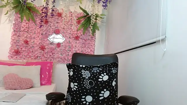 Snapshot of BLONDE_SEXYHOT chatting on October 2025 06:22:02 AM BLONDE SEXYHOT online show from October 2025 06:22:02 AM