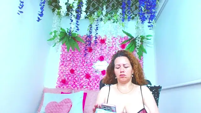 Snapshot of BLONDE_SEXYHOT chatting on October 2025 05:16:02 AM BLONDE SEXYHOT online show from October 2025 05:16:02 AM