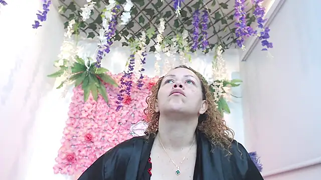 Snapshot of BLONDE_SEXYHOT chatting on November 2025 11:47:02 PM BLONDE SEXYHOT online show from November 2025 11:47:02 PM