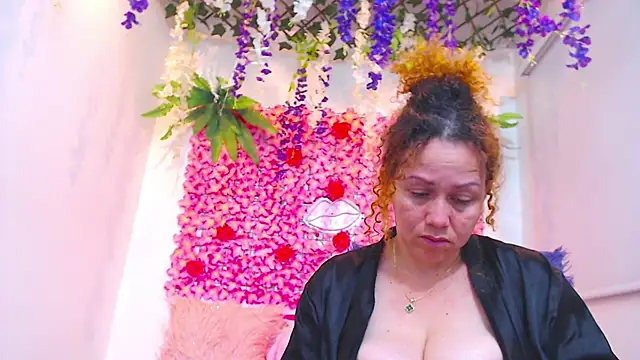 Snapshot of BLONDE_SEXYHOT chatting on November 2025 11:38:01 PM BLONDE SEXYHOT online show from November 2025 11:38:01 PM