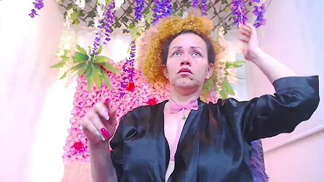 Snapshot of BLONDE_SEXYHOT chatting on November 2025 11:07:02 PM BLONDE SEXYHOT online show from November 2025 11:07:02 PM