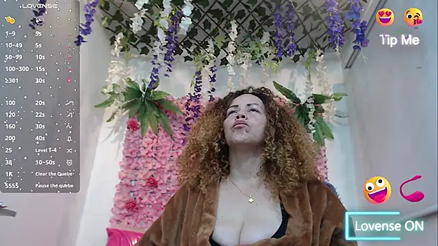 Snapshot of BLONDE_SEXYHOT chatting on January 2026 10:06:01 AM BLONDE SEXYHOT online show from January 2026 10:06:01 AM