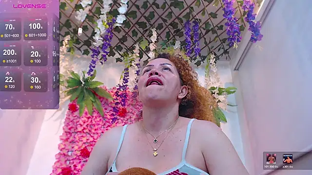 Snapshot of BLONDE_SEXYHOT chatting on February 2026 05:55:02 AM BLONDE SEXYHOT online show from February 2026 05:55:02 AM