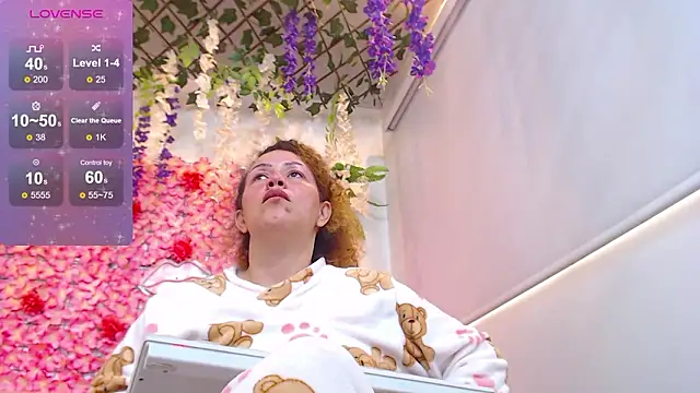 Snapshot of BLONDE_SEXYHOT chatting on February 2026 03:17:02 PM BLONDE SEXYHOT online show from February 2026 03:17:02 PM