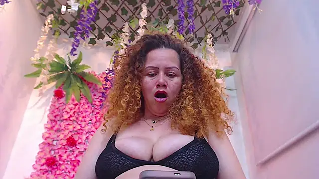 Snapshot of BLONDE_SEXYHOT chatting on February 2026 10:28:02 PM BLONDE SEXYHOT online show from February 2026 10:28:02 PM