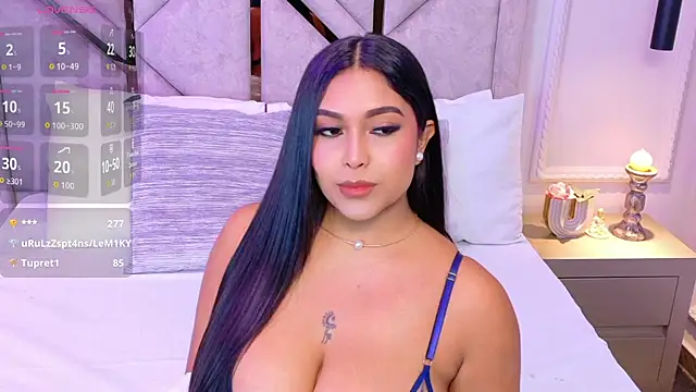 Snapshot of Kendall-Moll chatting on November 2025 02:24:01 AM Kendall-Moll online show from November 2025 02:24:01 AM