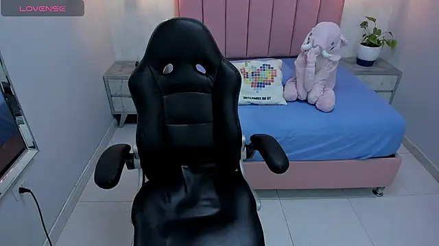 MAILYLOVE1 online show from February 2025 12:58:02 PM