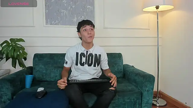 Austin Cardieff online show from March 2025 03:21:02 AM