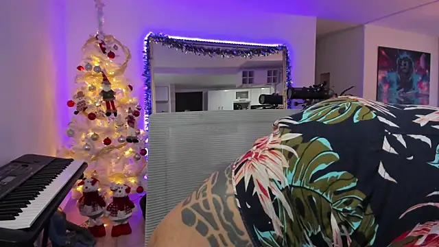 Snapshot of aaroncolombia chatting on December 2024 11:27:01 AM aaroncolombia online show from December 2024 11:27:01 AM