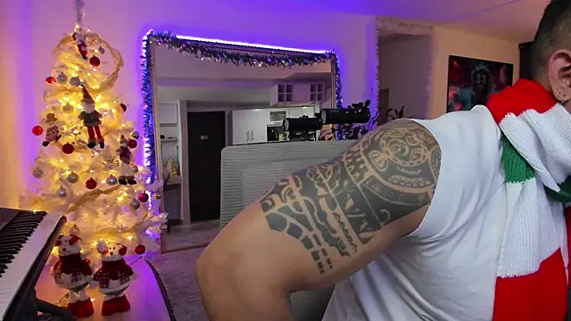 Snapshot of aaroncolombia chatting on December 2024 09:17:02 AM aaroncolombia online show from December 2024 09:17:02 AM