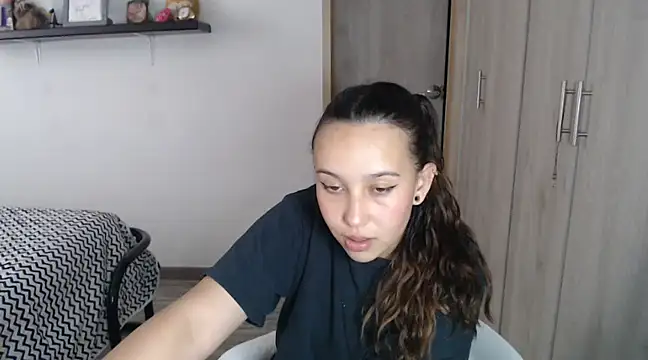 Skarlet Adams28 online show from December 2024 10:16:01 PM