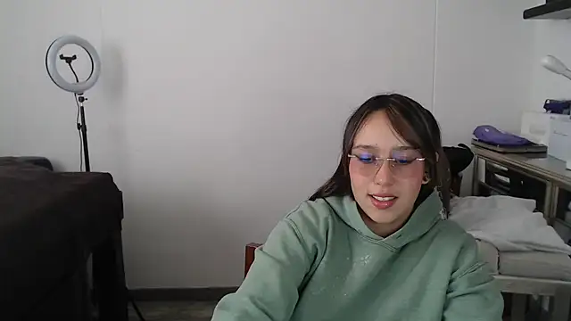 Skarlet Adams28 online show from March 2025 07:29:02 PM