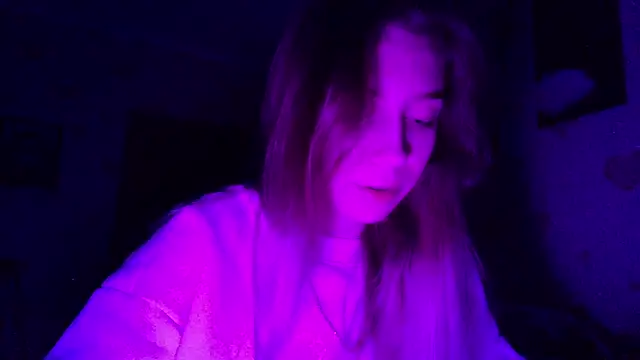 qwolll online show from March 2025 02:30:01 PM