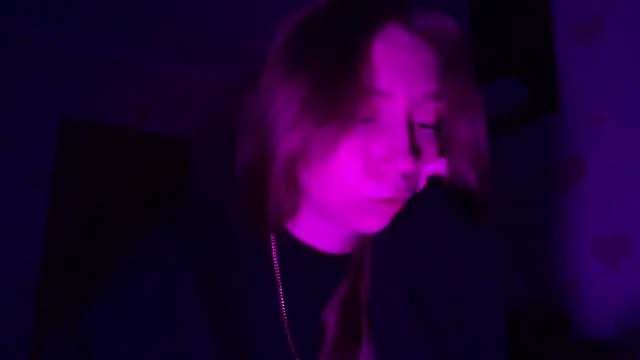 qwolll online show from March 2025 07:10:01 PM