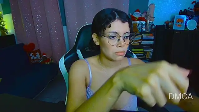 Snapshot of Drea_Foox chatting on December 2025 03:25:02 AM Drea Foox online show from December 2025 03:25:02 AM