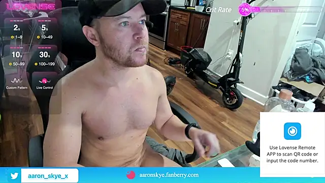 Snapshot of aaron_s_x chatting on December 2024 10:06:01 PM aaron s x online show from December 2024 10:06:01 PM