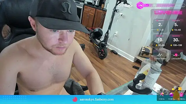 Snapshot of aaron_s_x chatting on December 2024 11:02:02 PM aaron s x online show from December 2024 11:02:02 PM