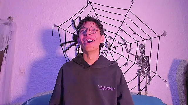 alexandersawyer online show from October 2025 03:59:01 AM