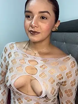 Melanyprada online show from May 2026 05:35:01 AM