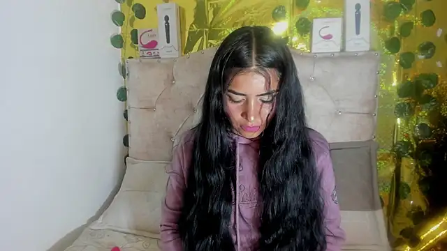 Snapshot of cristalconnorr chatting on May 2026 02:32:02 PM cristalconnorr online show from May 2026 02:32:02 PM