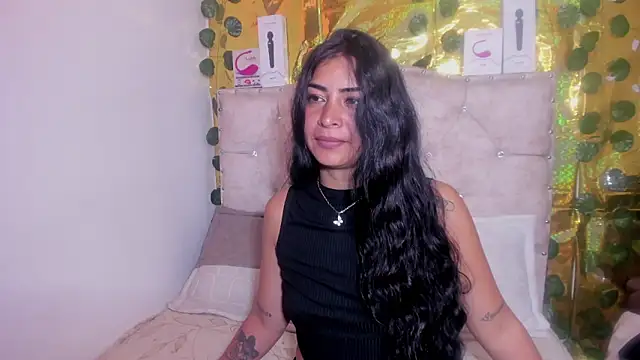 Snapshot of cristalconnorr chatting on May 2026 03:51:02 PM cristalconnorr online show from May 2026 03:51:02 PM
