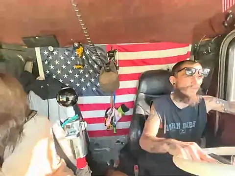 Snapshot of XMeF10 chatting on October 2025 01:33:02 PM XMeF10 online show from October 2025 01:33:02 PM