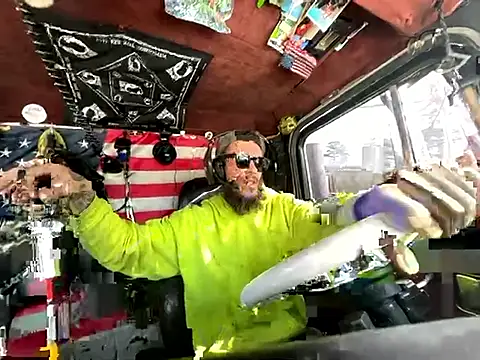 Snapshot of XMeF10 chatting on January 2026 04:00:01 PM XMeF10 online show from January 2026 04:00:01 PM