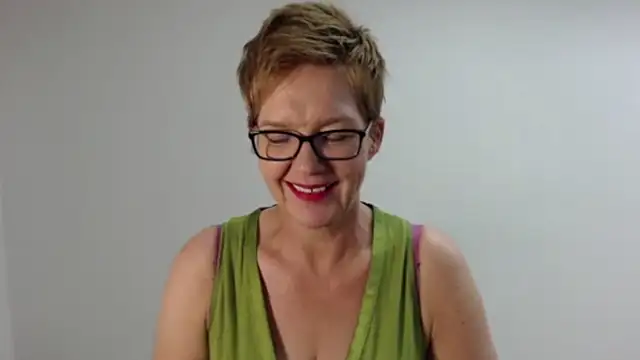 Snapshot of Sofie69Velvet chatting on June 2026 01:10:01 PM Sofie69Velvet online show from June 2026 01:10:01 PM