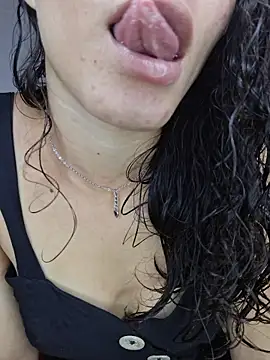 HelenHoltz online show from December 2025 05:52:02 PM