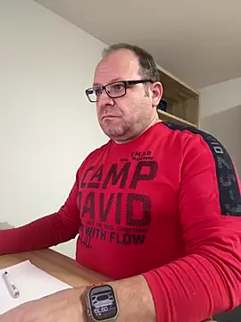 Snapshot of coupleLatinaLovers chatting on December 2024 08:41:01 AM coupleLatinaLovers online show from December 2024 08:41:01 AM