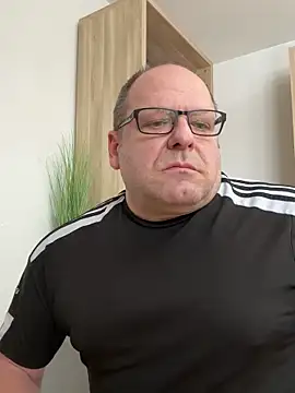 Snapshot of coupleLatinaLovers chatting on December 2024 10:32:01 AM coupleLatinaLovers online show from December 2024 10:32:01 AM