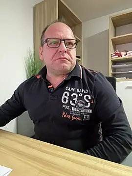 Snapshot of coupleLatinaLovers chatting on January 2025 06:49:02 AM coupleLatinaLovers online show from January 2025 06:49:02 AM