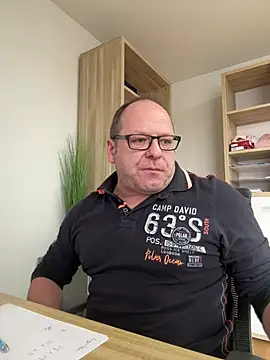 Snapshot of coupleLatinaLovers chatting on January 2025 09:24:02 AM coupleLatinaLovers online show from January 2025 09:24:02 AM