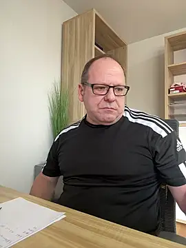 Snapshot of coupleLatinaLovers chatting on January 2025 09:29:01 AM coupleLatinaLovers online show from January 2025 09:29:01 AM