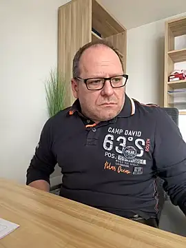 Snapshot of coupleLatinaLovers chatting on February 2025 11:02:01 AM coupleLatinaLovers online show from February 2025 11:02:01 AM