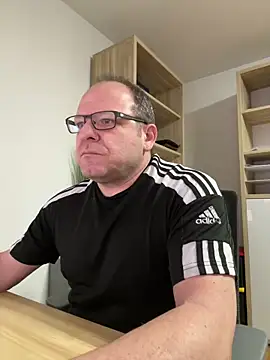 Snapshot of coupleLatinaLovers chatting on February 2025 06:09:01 AM coupleLatinaLovers online show from February 2025 06:09:01 AM