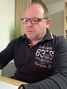 Snapshot of coupleLatinaLovers chatting on February 2025 06:11:02 AM coupleLatinaLovers online show from February 2025 06:11:02 AM