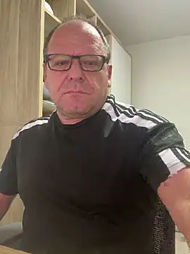 Snapshot of coupleLatinaLovers chatting on September 2025 04:36:01 AM coupleLatinaLovers online show from September 2025 04:36:01 AM