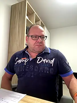 Snapshot of coupleLatinaLovers chatting on October 2025 05:04:02 AM coupleLatinaLovers online show from October 2025 05:04:02 AM