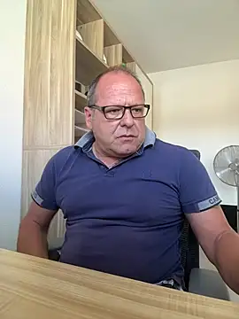 coupleLatinaLovers online show from July 2026 07:33:01 AM