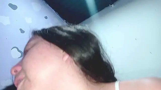 Snapshot of PetiteIvoryQueen19 chatting on January 2025 04:37:01 AM PetiteIvoryQueen19 online show from January 2025 04:37:01 AM