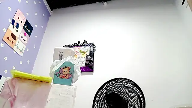 PetiteIvoryQueen19 online show from March 2026 01:11:01 AM