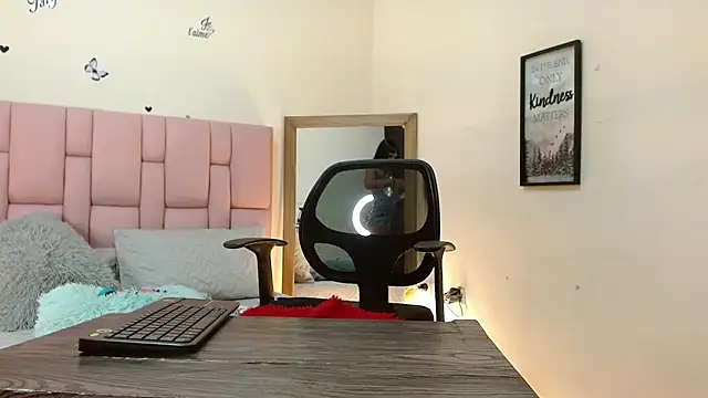 Snapshot of isabela_ferrer_ chatting on September 2025 01:33:02 PM isabela ferrer online show from September 2025 01:33:02 PM