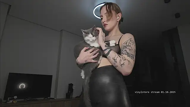 vinylstore online show from October 2025 05:30:01 PM