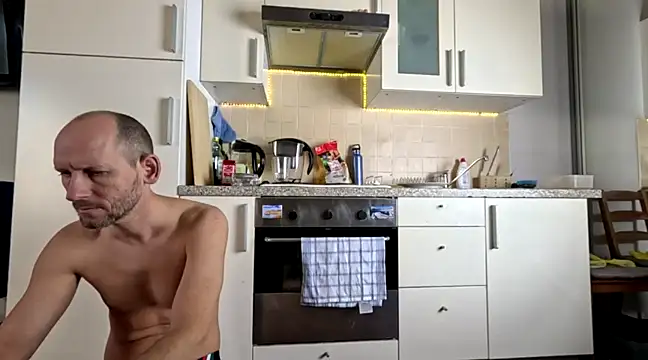 MrPearlsLive online show from December 2024 11:06:01 AM